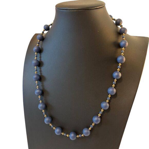 Pretty & Well Made Navy Blue and Gold Beaded Vintage Necklace. - Picture 3 of 5